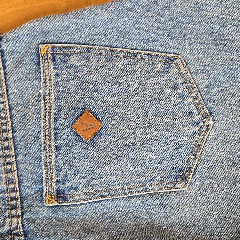 Abrand "Carrie" Jean Shorts - Picture 8 of 9